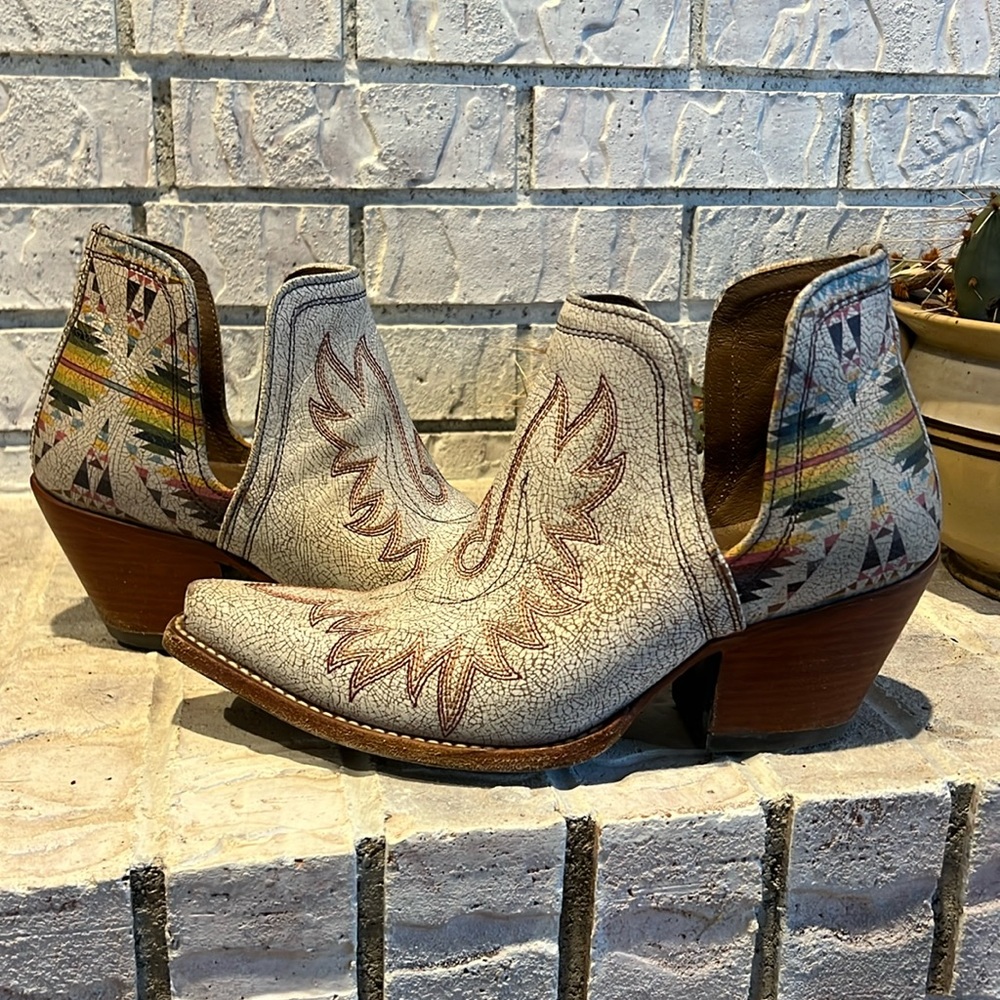 Ariat x Pendelton Dixon booties